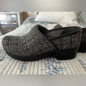 Dansko size 36 (5.5) wool shoes clogs